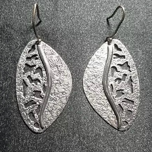 Silpada Leaf Sterling Silver Satin and Oxidized Earrings W1979 - Picture 3 of 13